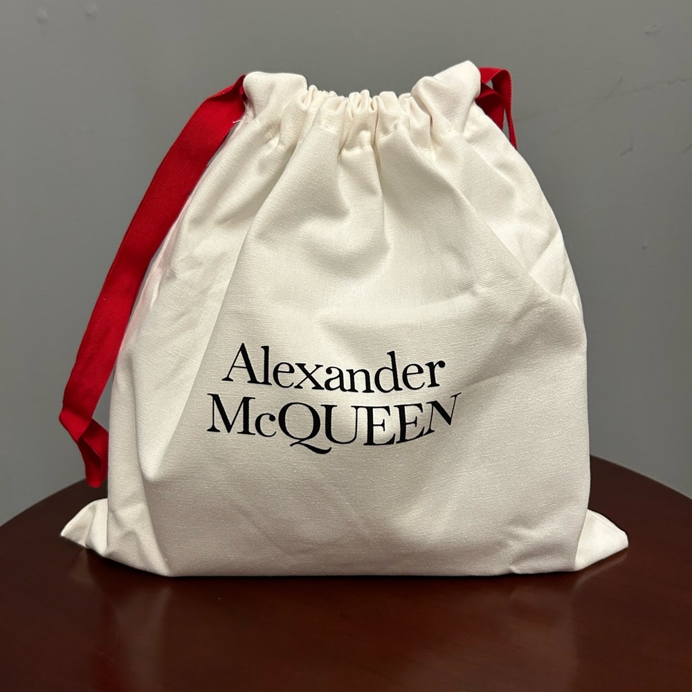 ALEXANDER MCQUEEN Small Skull Bag & Card Holder in Croc-Embossed Black Leather - Picture 15 of 16